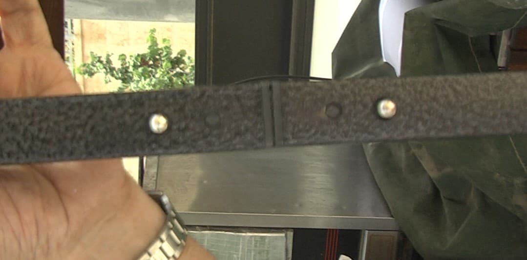 1. יש לחבר את המוטות הרחבים אחד לשני ע"י מוט צר ביניהם ולקבל מוט באורך 3 מטר. (סה"כ 16 מוטות רחבים, ו-8 מוטות צרים) יש לסדר ארבע מהמוטות על הרצפה במיקום הרצוי.